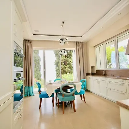 Seniff In Villa Nice